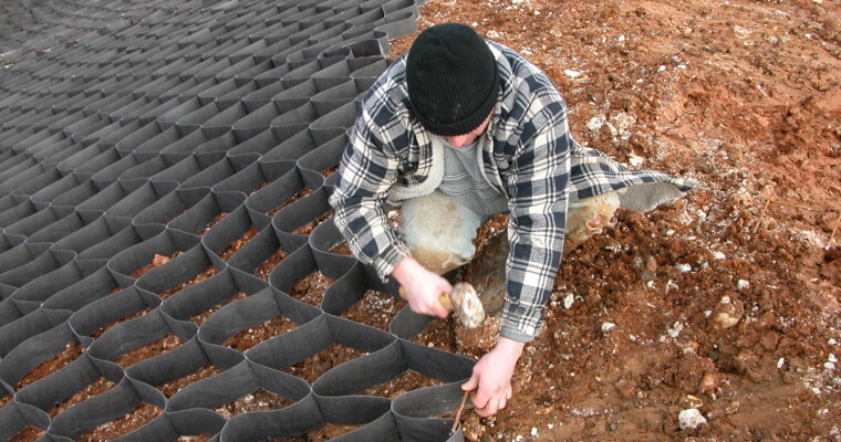 TERRAM-Geozellen-Anwendung-Böschung-Installation