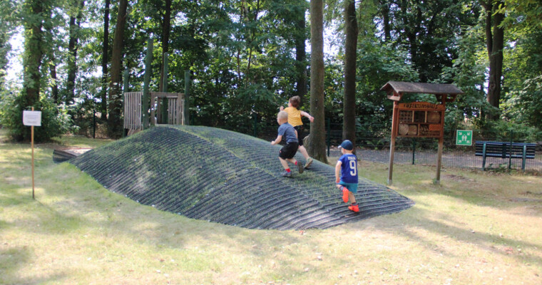 TERRAM-Bodmat-Bodenschutz-Rasen-Schutz-Gitter-Spielplatz-Fallschutz-Matte-EN-1177-2018