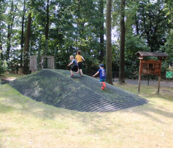 TERRAM-Geozellen-CaseStudy-Spielhügel-Kita (4)