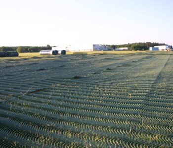 TERRAM-GrassProtecta-Southside-2012-ausgerollt-Rasenschutzgitter