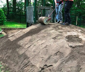 TERRAm-Geozellen-CaseStudy-Spielhügel-Kita-6-Festigung